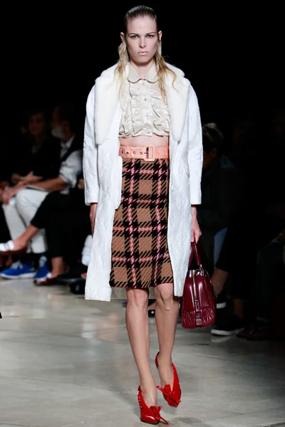 Look 13
